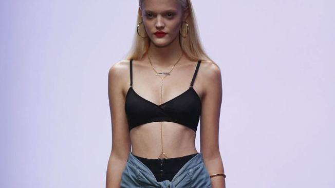Moda 2013. La cantante RIHANNA diseñó y presentó su primera colección de ropa para la marca británica River Island. Moda 2013. La cantante RIHANNA diseñó y presentó su primera colección de ropa para la marca británica River Island.