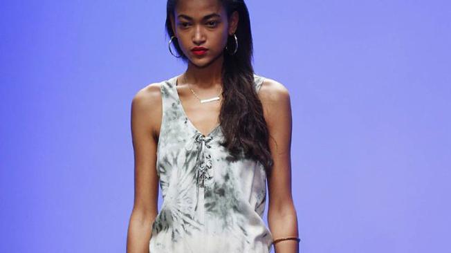 Moda 2013. La cantante RIHANNA diseñó y presentó su primera colección de ropa para la marca británica River Island. Moda 2013. La cantante RIHANNA diseñó y presentó su primera colección de ropa para la marca británica River Island.