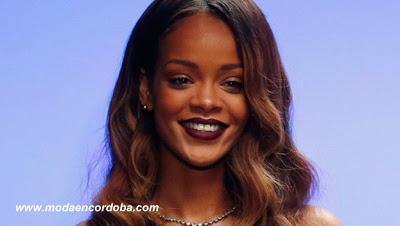 Moda 2013. La cantante RIHANNA diseñó y presentó su primera colección de ropa para la marca británica River Island. Moda 2013. La cantante RIHANNA diseñó y presentó su primera colección de ropa para la marca británica River Island.