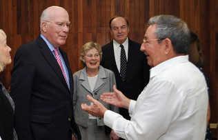 Legisladores de EEUU de visita en Cuba fueron recibidos por el presidente Raúl Castro