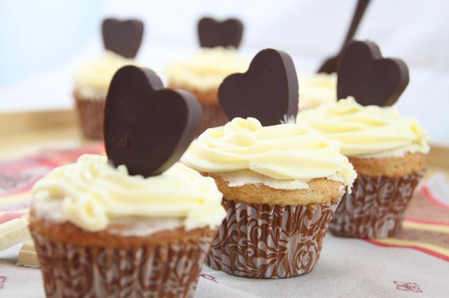 Cupcakes de café con buttercream de chocolate blanco