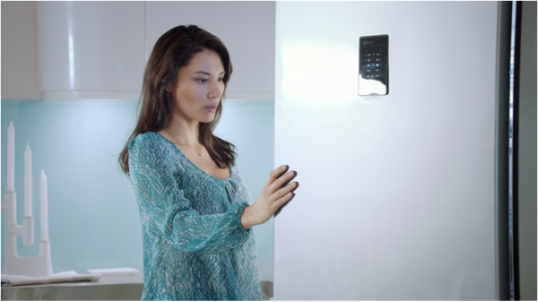 Video Patrocinado: Samsung presenta Monkey Thieves, la nevera que te lo pone fácil nevera samsung vacia