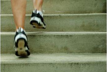 Subir escaleras, ejercicio barato y muy sano
