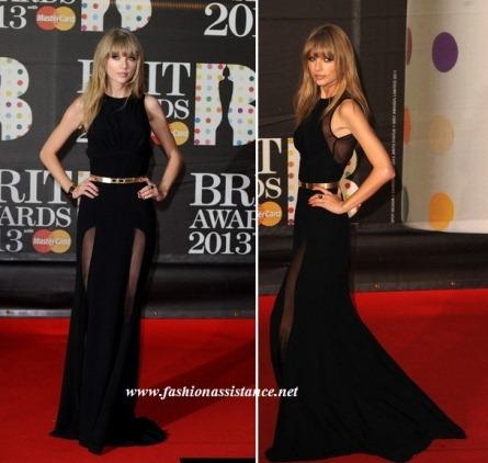 Taylor Swfit muy sugerente y seductora en los BRIT Awards