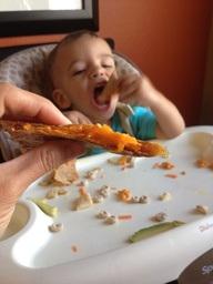 niño comiendo