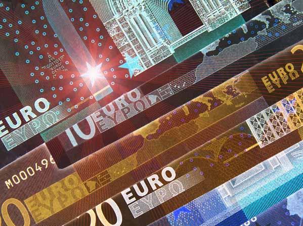 Como ayudé a una amiga a ahorrar más de 2000€ en unas horas. Euro money