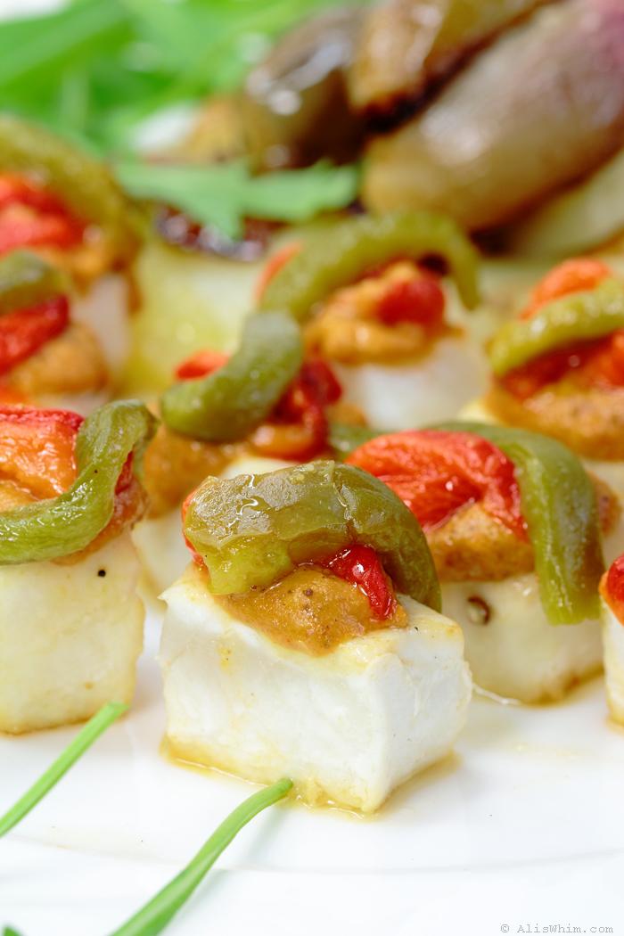 Bocaditos de espadón con salsa romesco a mi manera swordfish cubes with romesco and roasted pepper