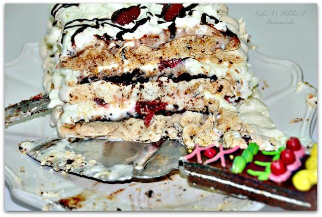 VACHERIN DE CHOCOLATE Y FRESAS VACHERIN DE CHOCOLATE Y FRESAS