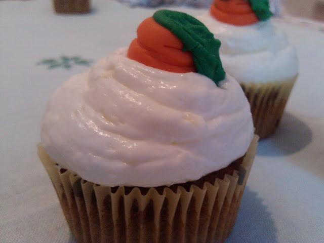 carrot cupcakes o magdalenas de zanahoria y nueces y top de queso crema....historia de mi relacion con los cupcakes!