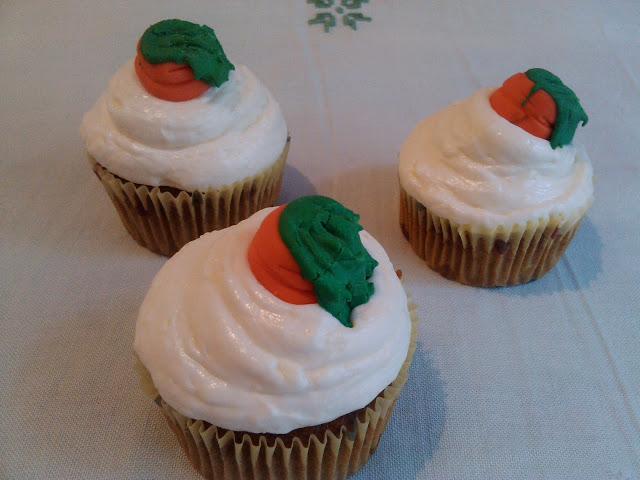 carrot cupcakes o magdalenas de zanahoria y nueces y top de queso crema....historia de mi relacion con los cupcakes!