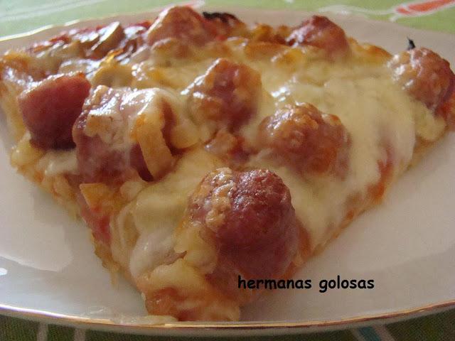 PIZZA DE CHAMPIÑONES. LONGANIZAS Y MOZZARELLA PIZZA DE CHAMPIÑONES. LONGANIZAS Y MOZZARELLA