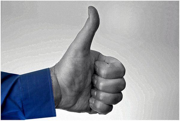 Facebook pagará a 18 operadores en 14 países por el costo de SMS y data de usuarios de la red social like-facebook