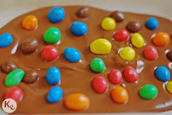 Una tableta de chocolate casera/A home made chocolate bar Handmade chocolate M&Ms bar
