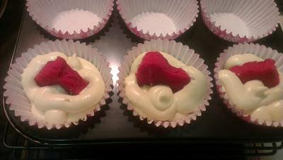 ♥ CUPCAKES CON CORAZÓN EN SU INTERIOR ♥ CUPCAKES CON CORAZÓN EN SU INTERIOR