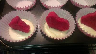 ♥ CUPCAKES CON CORAZÓN EN SU INTERIOR ♥ CUPCAKES CON CORAZÓN EN SU INTERIOR