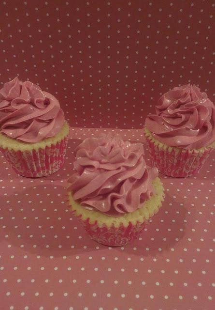 ♥ CUPCAKES CON CORAZÓN EN SU INTERIOR ♥ CUPCAKES CON CORAZÓN EN SU INTERIOR