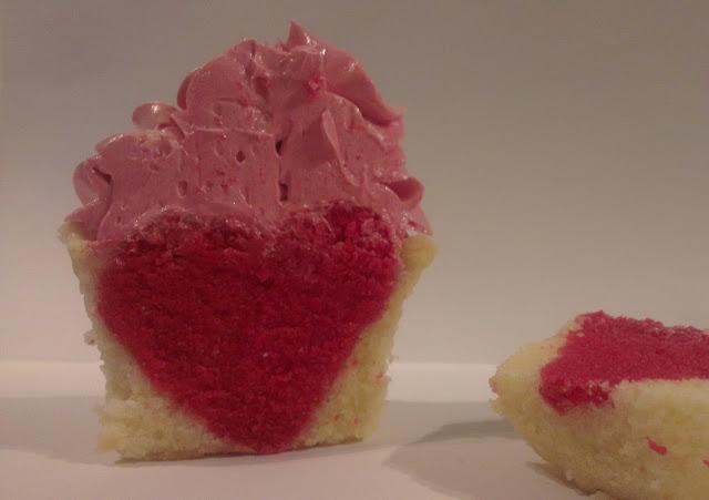 ♥ CUPCAKES CON CORAZÓN EN SU INTERIOR ♥ CUPCAKES CON CORAZÓN EN SU INTERIOR