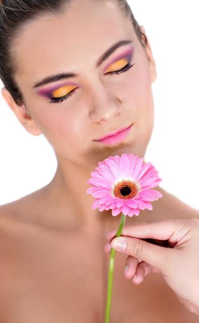 Jouer avec une fleur Jouer avec une fleur