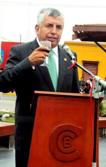 “OYE CUIDATE”… Le Dice Congresista Elard Melgar a Reportero Gráfico en Huacho “OYE CUIDATE”… Le Dice Congresista Elard Melgar a Reportero Gráfico en Huacho