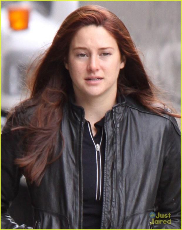 Un primer vistazo a Shailene Woodley como Mary Jane shailene-woodley-red-hair-for-amazing-spider-man-2-filming-02