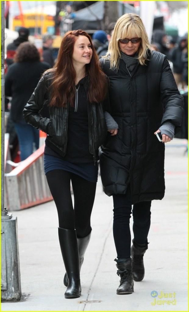 Un primer vistazo a Shailene Woodley como Mary Jane shailene-woodley-red-hair-for-amazing-spider-man-2-filming-07