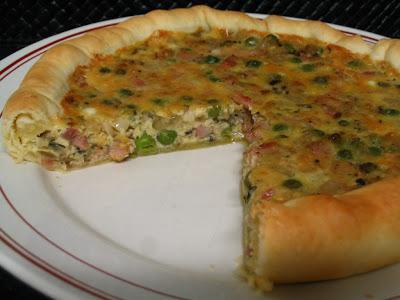 QUICHE LORRAINE DE BACÓN, CEBOLLA Y GUISANTES