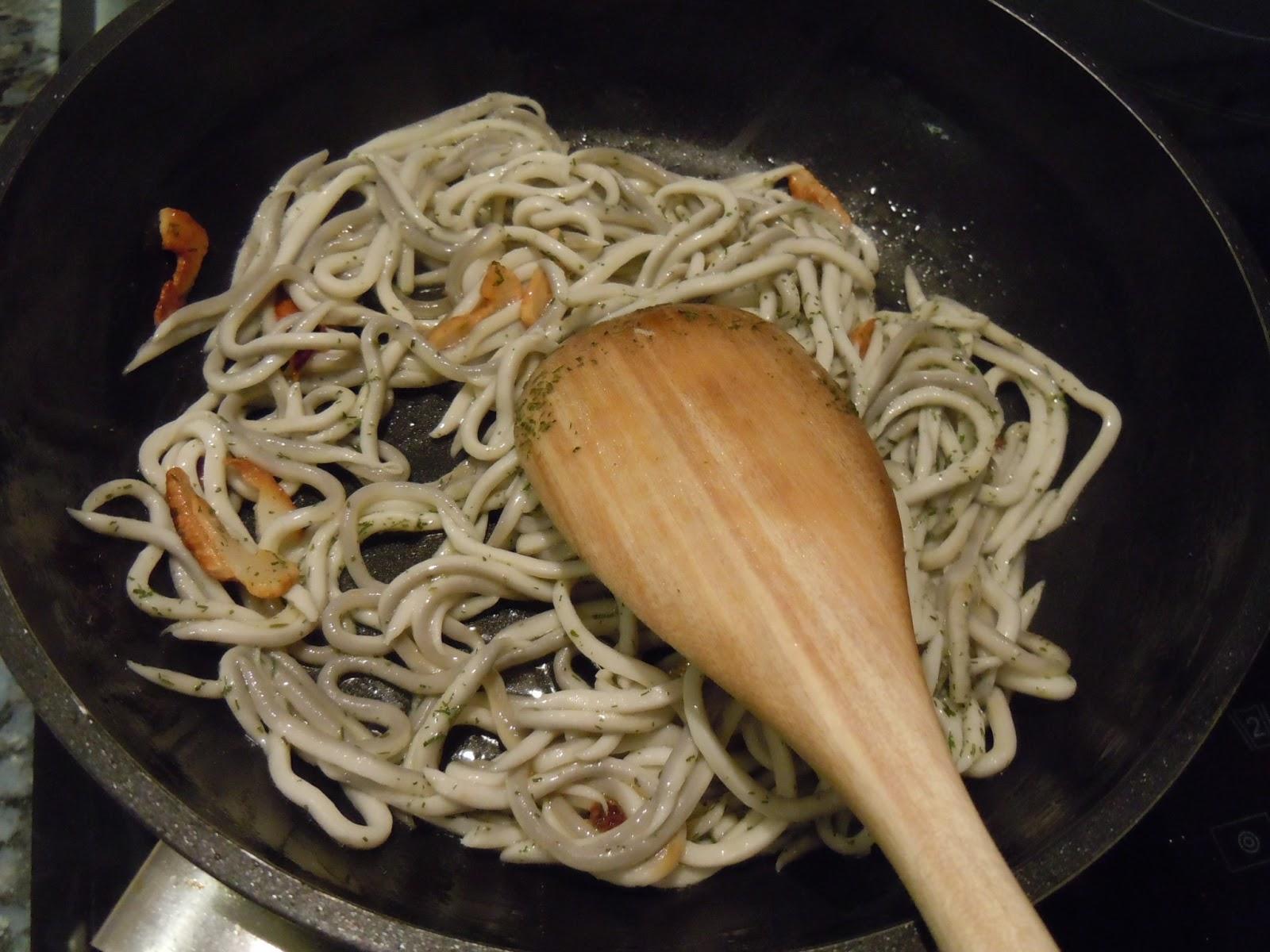 Lubina al papillote con gulas y gambas