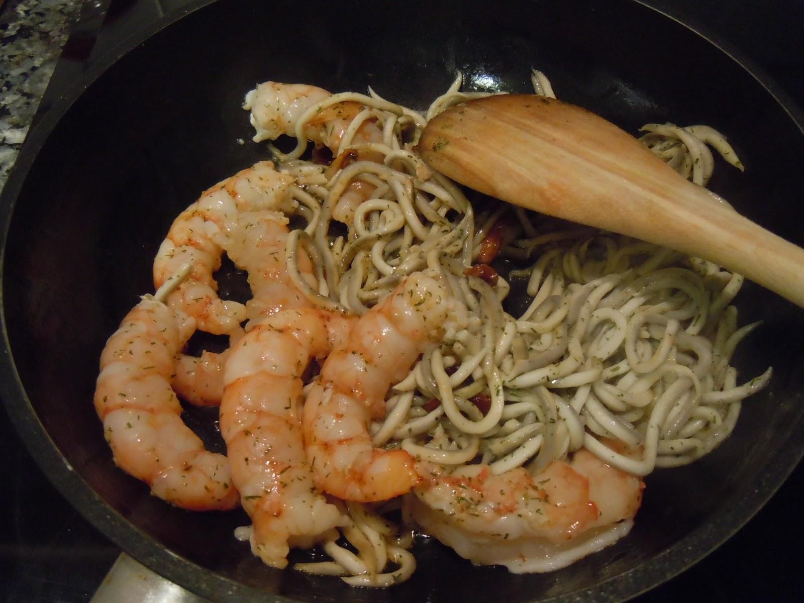 Lubina al papillote con gulas y gambas