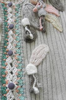 CHAQUETA CON APLIQUES DE GANCHILLO CHAQUETA CON APLIQUES DE GANCHILLO