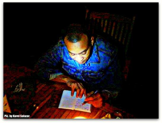 Tristemente contentos 39 Cantero anda susurrando a la luz de la vida by Karel Salazar.