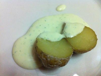 PATATAS AL HORNO y PAPAS ARRUGÁS CON ALIOLI PATATAS AL HORNO y PAPAS ARRUGÁS CON ALIOLI