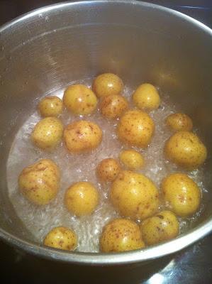 PATATAS AL HORNO y PAPAS ARRUGÁS CON ALIOLI PATATAS AL HORNO y PAPAS ARRUGÁS CON ALIOLI