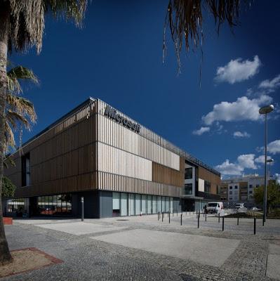 Oficinas del siglo XXI: Un trabajo a realizar vs. Un lugar donde sentarse. Oficinas del siglo XXI: Un trabajo a realizar vs. Un lugar donde sentarse.