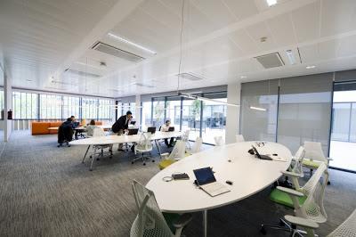 Oficinas del siglo XXI: Un trabajo a realizar vs. Un lugar donde sentarse. Oficinas del siglo XXI: Un trabajo a realizar vs. Un lugar donde sentarse.