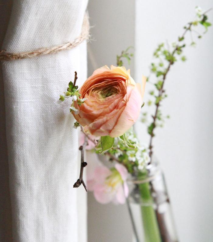 Cómo colgar jarrones en la pared con flores frescas Cómo colgar jarrones en la pared con flores frescas