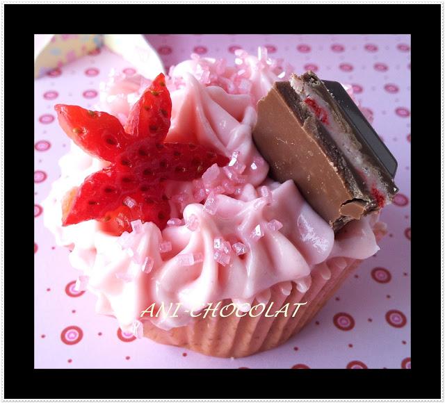 Cupcakes de fresa con toque de chocolate (para el cumple de Nícola)