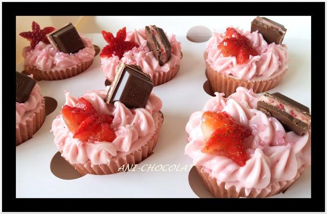 Cupcakes de fresa con toque de chocolate (para el cumple de Nícola)