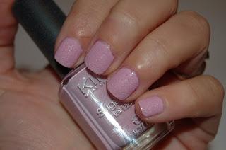 Esmalte efecto arenoso Kiko