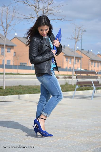 Look camiseta tiburón & azul Klein Look camiseta tiburón & azul Klein