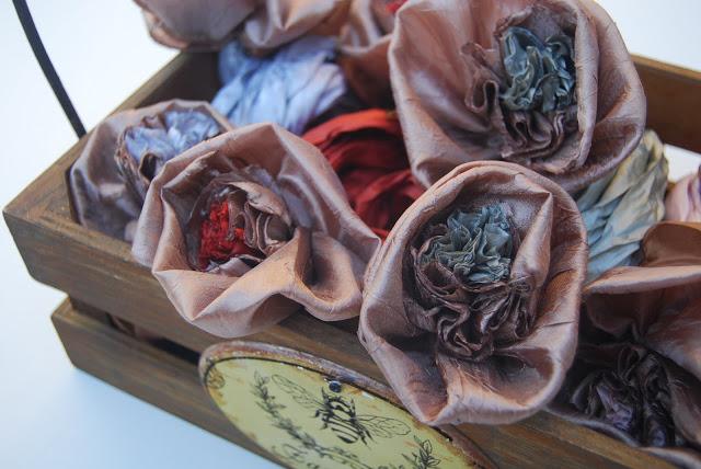 Fibras naturales, la seda - Natural fibers, silk Fibras naturales, la seda - Natural fibers, silk