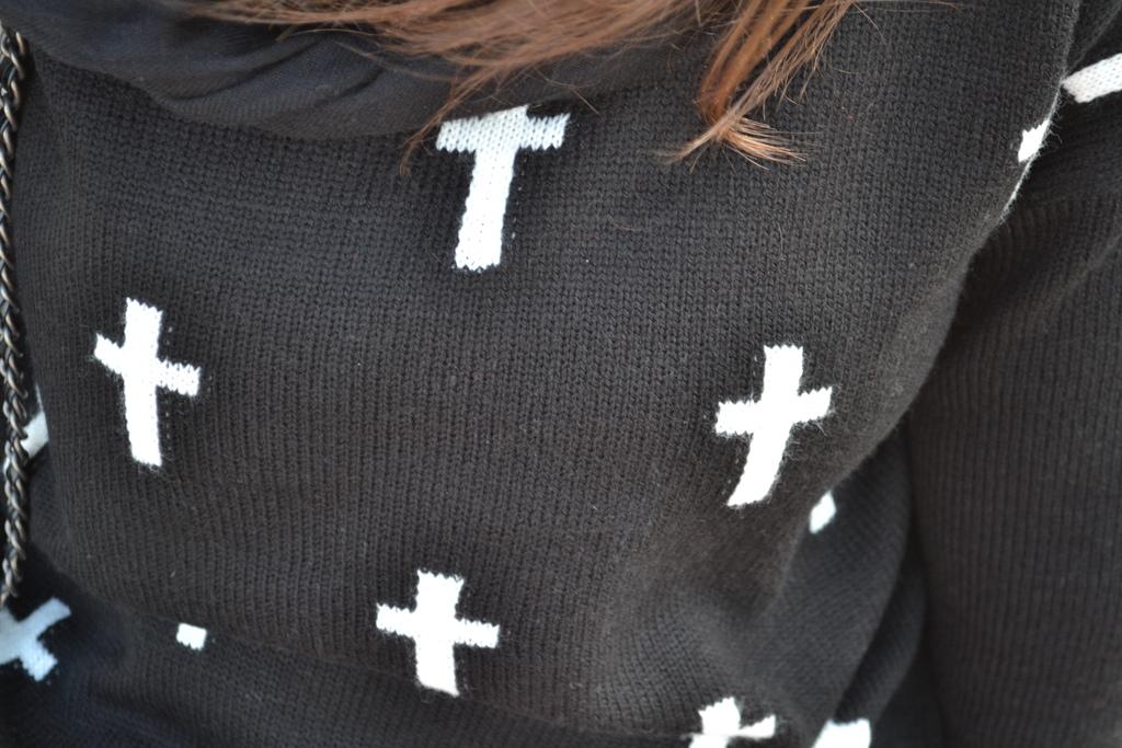 Look of the day: Cross jumper Image Hosted by ImageShack.us