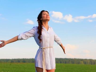 Cinco formas de ser feliz estando soltera Soltera y feliz: Tienes que aprender a llevarte bien contigo misma. Foto: Thinkstock