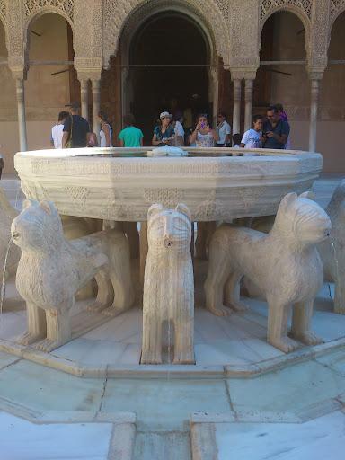 Paseando por Granada 2/3. Subida y recorrido por la Alhambra. Paseando por Granada 2/3. Subida y recorrido por la Alhambra.