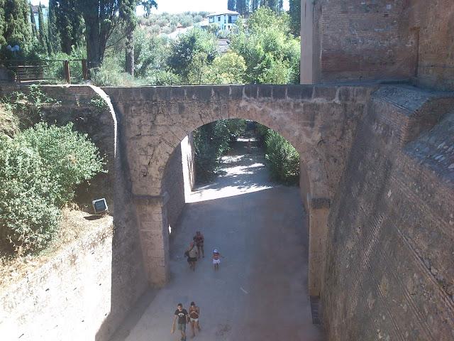 Paseando por Granada 2/3. Subida y recorrido por la Alhambra. Paseando por Granada 2/3. Subida y recorrido por la Alhambra.
