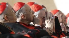Primera de varias reuniones para elegir nuevo Papa. Primera de varias reuniones para elegir nuevo Papa.