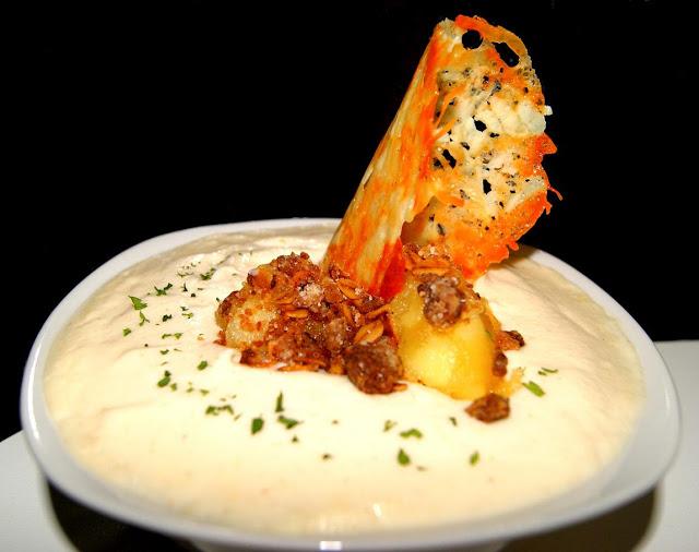 Crema de Coliflor con Crumble de manzana y teja de Idiazabal Crema de Coliflor con Crumble de manzana y teja de Idiazabal