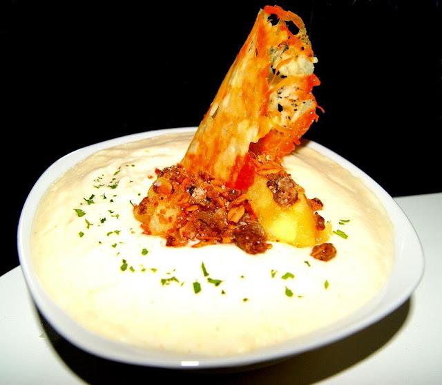 Crema de Coliflor con Crumble de manzana y teja de Idiazabal Crema de Coliflor con Crumble de manzana y teja de Idiazabal