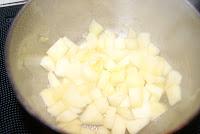 Crema de Coliflor con Crumble de manzana y teja de Idiazabal Crema de Coliflor con Crumble de manzana y teja de Idiazabal