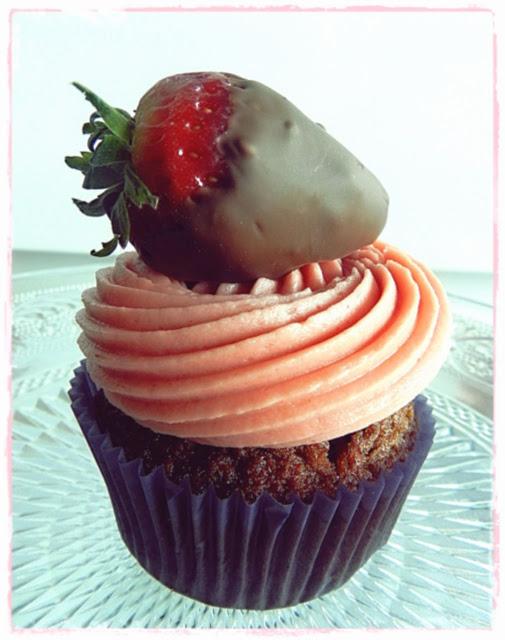 Cupcakes de chocolate y fresa