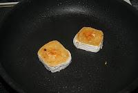 Pintxo de Cebolla caramelizada, Foie y Queso de cabra Pintxo de Cebolla caramelizada, Foie y Queso de cabra